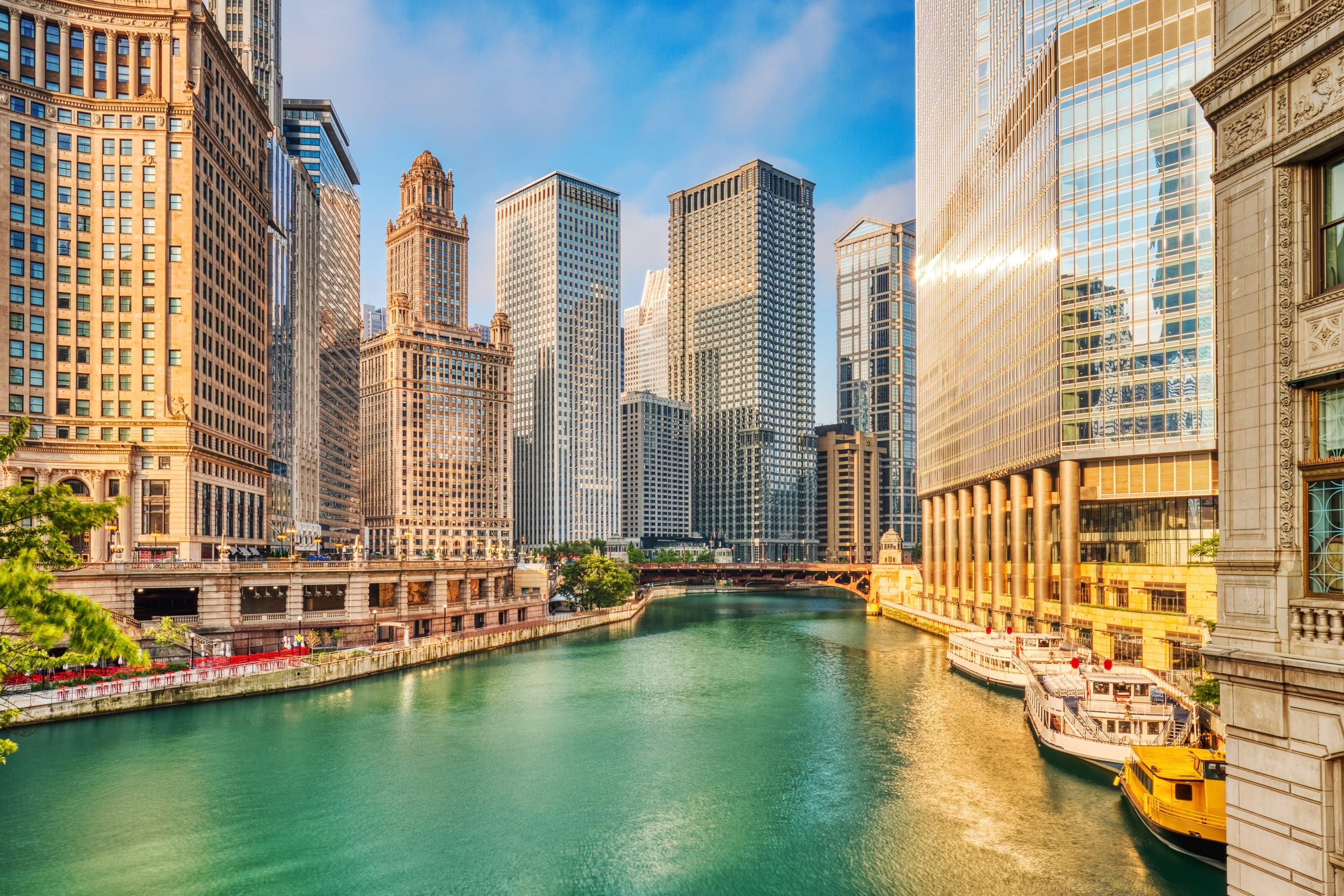 Take a 9-night RV road trip from Miami to Chicago for just $1/day with Imoova. Explore top cities and scenic stops on a budget-friendly adventure.